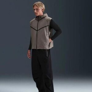 Nike Men's Grey and Black Gilet‎ L